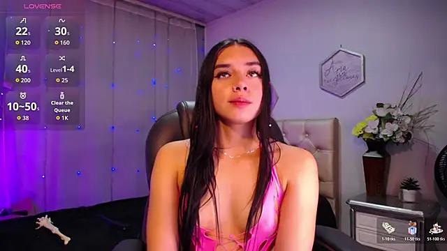 Snapshot of Kylie_golden chatting on October 19, 12:30 pm Kylie golden online show from October 19, 12:30 pm