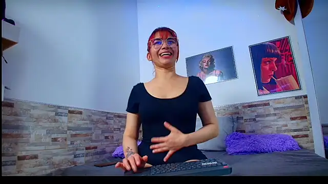 Melannytaylor online show from December 18, 11:52 pm