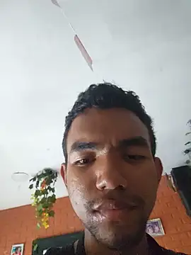 Snapshot of Reynold2608 chatting on June 5, 8:58 pm Reynold2608 online show from June 5, 8:58 pm