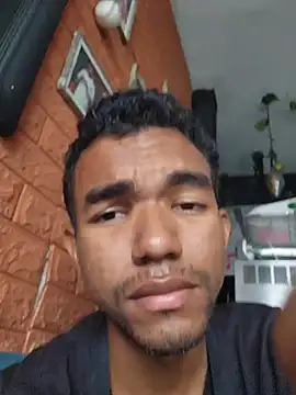 Snapshot of Reynold2608 chatting on June 4, 8:02 pm Reynold2608 online show from June 4, 8:02 pm