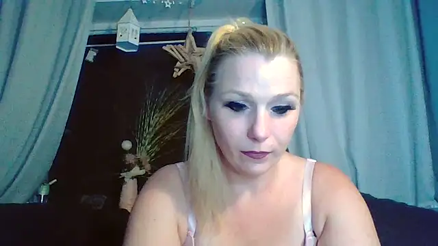 Snapshot of DevilsAngel13 chatting on September 16, 7:04 pm DevilsAngel13 online show from September 16, 7:04 pm
