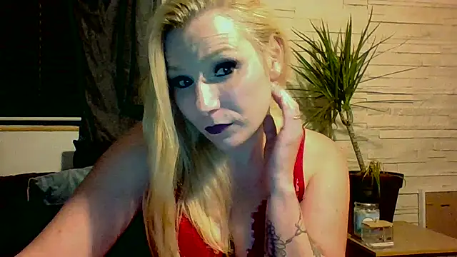 Snapshot of DevilsAngel13 chatting on September 13, 7:36 pm DevilsAngel13 online show from September 13, 7:36 pm