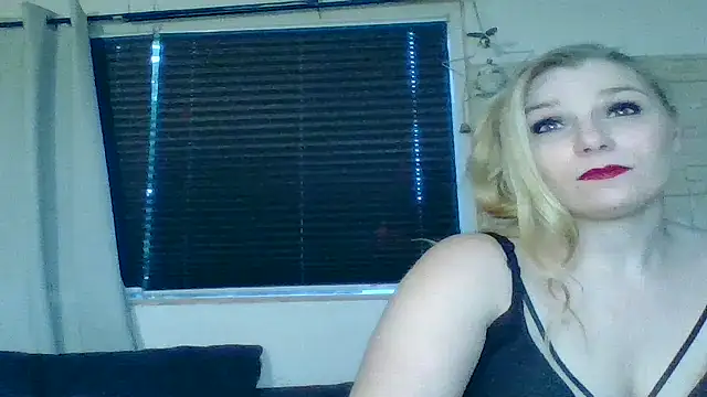 DevilsAngel13 online show from December 4, 3:00 pm