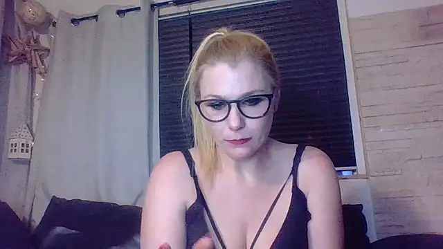 DevilsAngel13 online show from November 28, 6:02 am