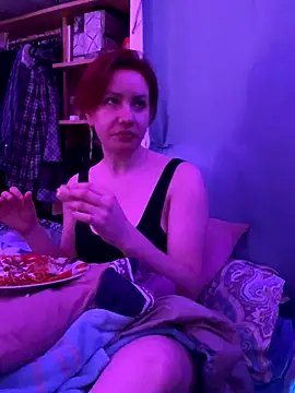 Snapshot of Nina-Chick777 chatting on October 29, 4:00 am Nina-Chick777 online show from October 29, 4:00 am