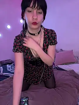 Snapshot of Nina-Chick777 chatting on December 28, 5:44 am Nina-Chick777 online show from December 28, 5:44 am
