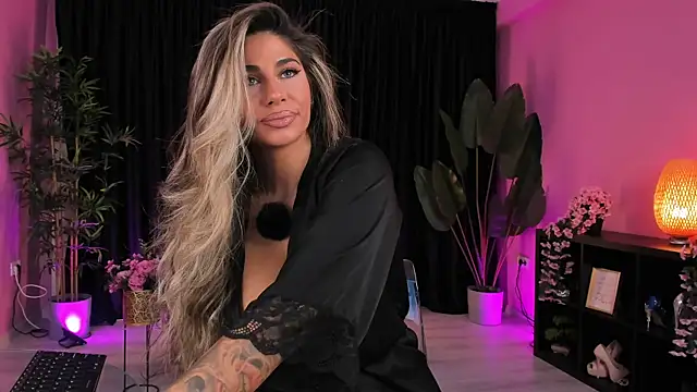 Snapshot of the_arabian_princess chatting on November 4, 4:49 am the arabian princess online show from November 4, 4:49 am