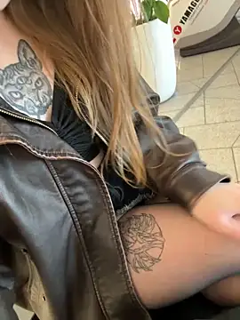 Sunny   Bunny online show from April 9, 1:17 pm