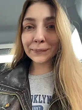 Sunny   Bunny online show from March 31, 1:13 pm