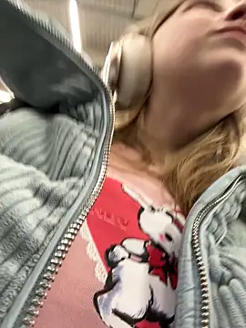 Snapshot of Sunny___Bunny chatting on March 18, 7:12 pm Sunny Bunny online show from March 18, 7:12 pm