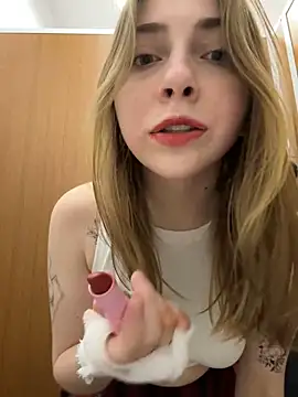 Snapshot of Sunny___Bunny chatting on February 22, 2:08 pm Sunny Bunny online show from February 22, 2:08 pm