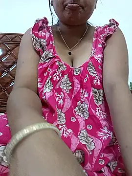 Snapshot of Priya_2222 chatting on May 29, 7:03 am Priya 2222 online show from May 29, 7:03 am