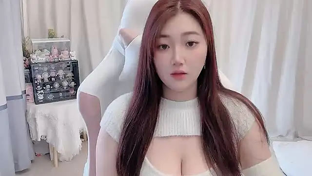 Snapshot of Stars_Elyn chatting on December 18, 5:04 am Stars Elyn online show from December 18, 5:04 am