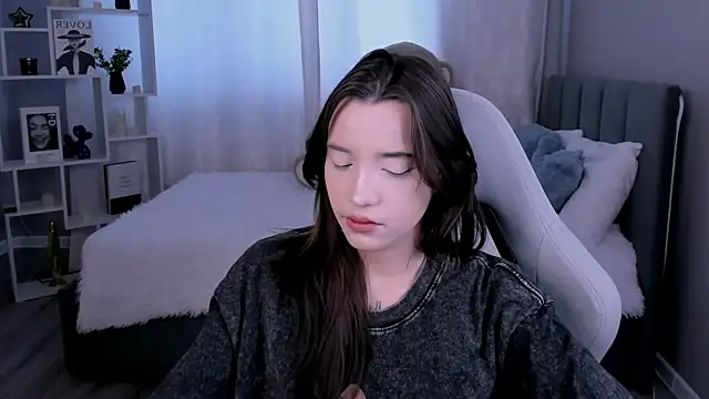 as1an girlfriend online show from May 26, 3:04 am