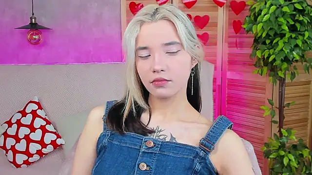 as1an girlfriend online show from February 25, 3:52 am