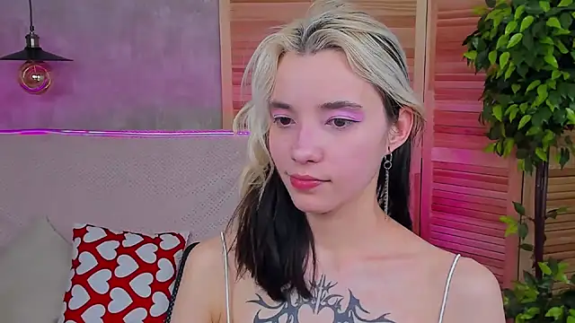 as1an girlfriend online show from March 11, 12:39 pm