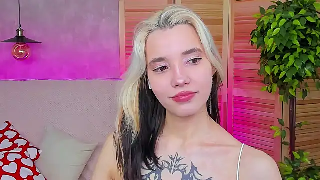 as1an girlfriend online show from March 7, 3:40 am