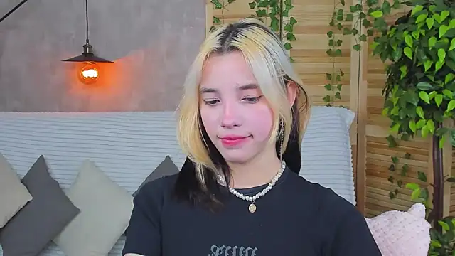 as1an girlfriend online show from February 2, 3:43 am