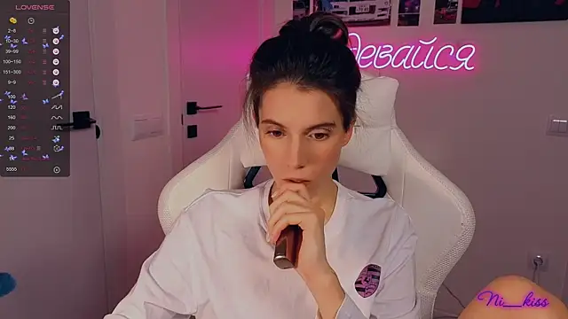 Snapshot of _ni_kiss chatting on October 9, 6:52 pm ni kiss online show from October 9, 6:52 pm