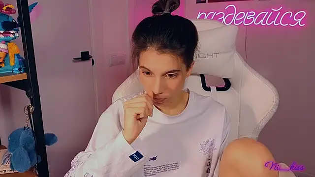 Snapshot of _ni_kiss chatting on October 4, 5:25 pm ni kiss online show from October 4, 5:25 pm