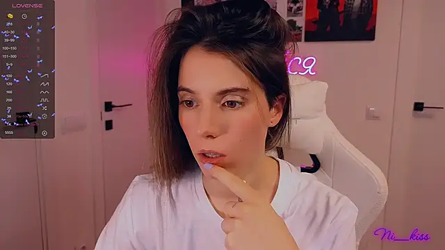 Snapshot of _ni_kiss chatting on November 23, 7:13 pm ni kiss online show from November 23, 7:13 pm