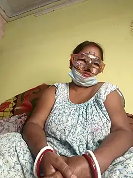 Snapshot of tinabhabhi chatting on February 18, 9:43 am tinabhabhi online show from February 18, 9:43 am