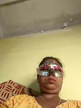 Snapshot of tinabhabhi chatting on June 12, 11:30 am tinabhabhi online show from June 12, 11:30 am