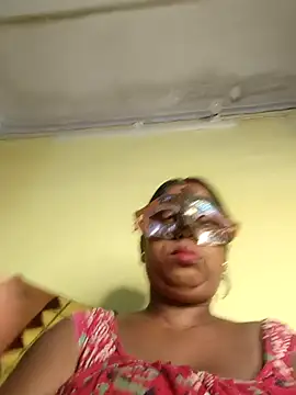 Snapshot of tinabhabhi chatting on October 8, 9:00 am tinabhabhi online show from October 8, 9:00 am