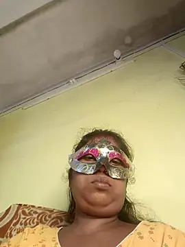 Snapshot of tinabhabhi chatting on July 10, 10:37 am tinabhabhi online show from July 10, 10:37 am