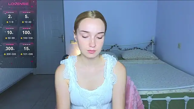 Snapshot of Wild_Sophie_ chatting on October 5, 4:53 pm Wild Sophie online show from October 5, 4:53 pm