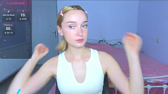 Snapshot of Wild_Sophie_ chatting on September 26, 2:35 pm Wild Sophie online show from September 26, 2:35 pm