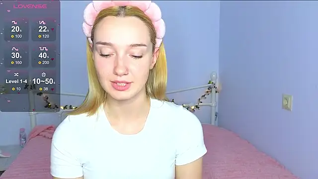 Snapshot of Wild_Sophie_ chatting on September 25, 5:52 pm Wild Sophie online show from September 25, 5:52 pm