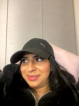 Hilary pinkk online show from December 5, 3:16 am