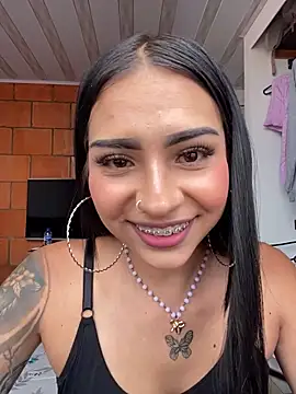 Hilary pinkk online show from November 4, 6:11 pm