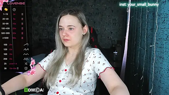 Snapshot of Your_small_bunny chatting on October 19, 2:58 am Your small bunny online show from October 19, 2:58 am