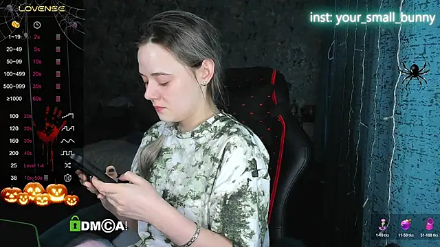 Snapshot of Your_small_bunny chatting on October 21, 2:11 am Your small bunny online show from October 21, 2:11 am