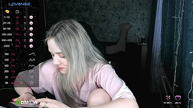 Snapshot of Your_small_bunny chatting on February 10, 10:53 am Your small bunny online show from February 10, 10:53 am