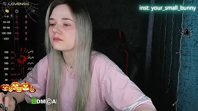 Snapshot of Your_small_bunny chatting on October 28, 2:01 am Your small bunny online show from October 28, 2:01 am