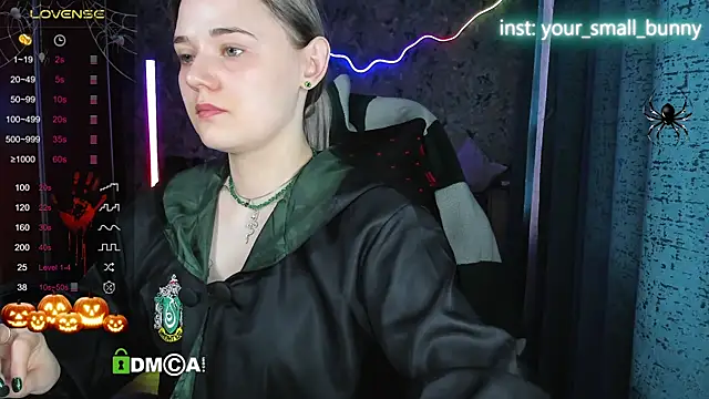 Snapshot of Your_small_bunny chatting on November 1, 2:07 am Your small bunny online show from November 1, 2:07 am