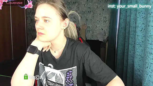 Snapshot of Your_small_bunny chatting on November 8, 2:04 am Your small bunny online show from November 8, 2:04 am