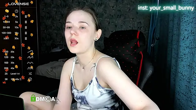 Snapshot of Your_small_bunny chatting on November 26, 4:01 am Your small bunny online show from November 26, 4:01 am