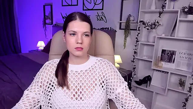Snapshot of BellaSweetHeart chatting on February 4, 1:48 pm BellaSweetHeart online show from February 4, 1:48 pm