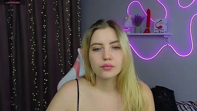 Snapshot of Ashley_Rous chatting on February 22, 2:39 am Ashley Rous online show from February 22, 2:39 am