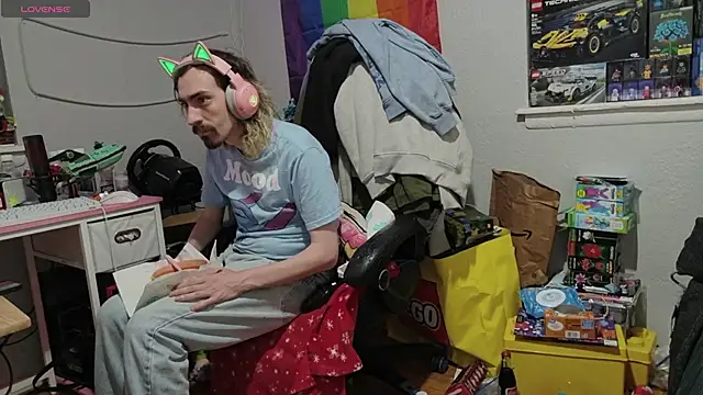 tallnerdyguy online show from May 17, 1:49 am