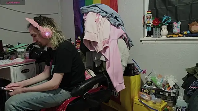 tallnerdyguy online show from March 25, 2:12 am