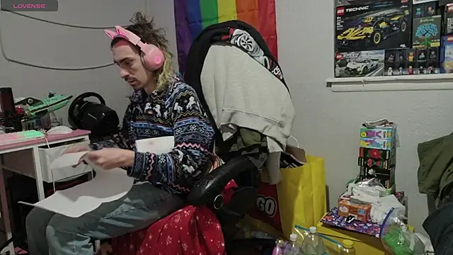 tallnerdyguy online show from April 19, 12:55 am