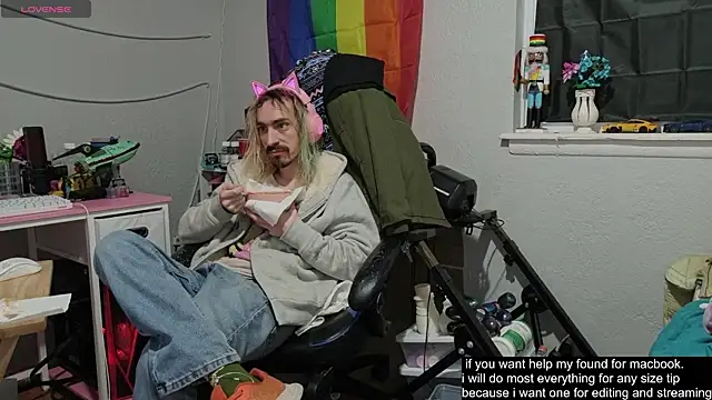 tallnerdyguy online show from November 10, 4:06 am