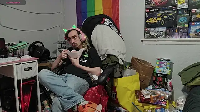 tallnerdyguy online show from May 10, 2:37 am