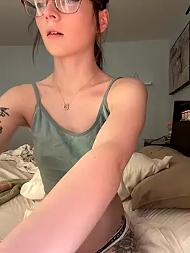 Snapshot of dreamteemergirl chatting on October 25, 10:32 pm dreamteemergirl online show from October 25, 10:32 pm