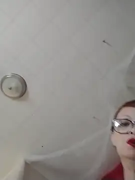 Snapshot of ivylee31 chatting on June 6, 9:31 pm ivylee31 online show from June 6, 9:31 pm
